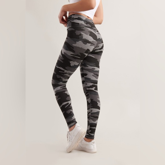 GARAGE CAMO LEGGINGS - Picture 1 of 5